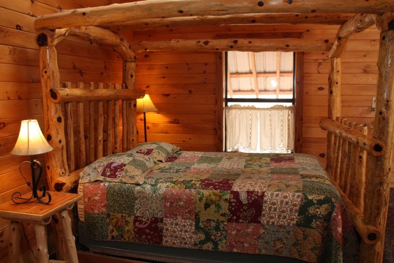  The Treetop Hideaway Treehouse Cabin on the North Fork River, a