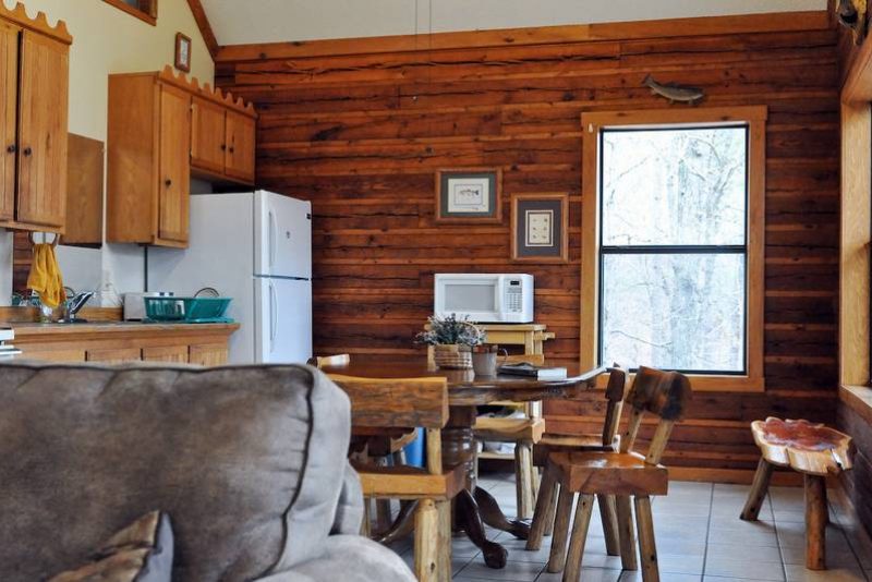 Missouri family vacation treehouse cabins