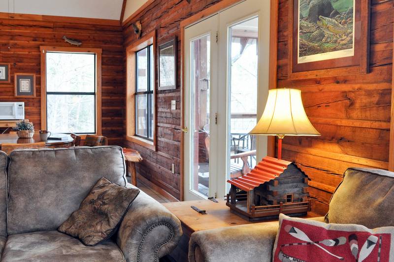 Missouri family vacation treehouse cabins