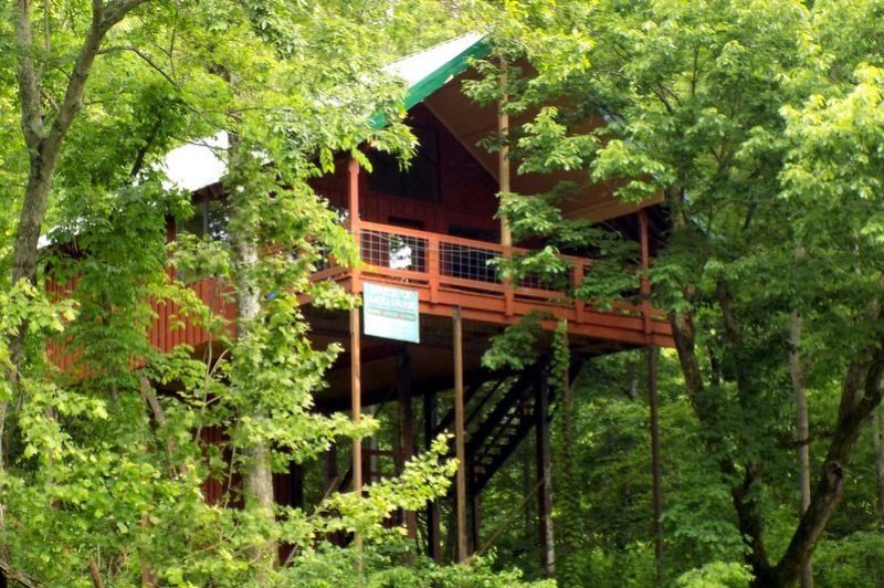Missouri Romantic Treehouse Cabin Hideaway