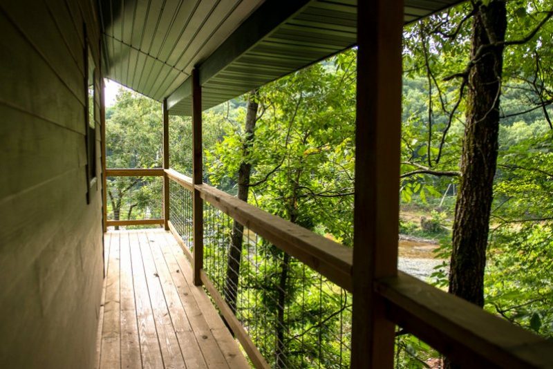 Missouri Romantic Getaway Grapevine Treehouse Cabin