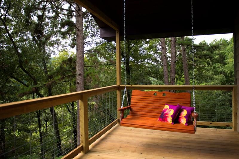 Missouri River Rose Treehouse Cabin