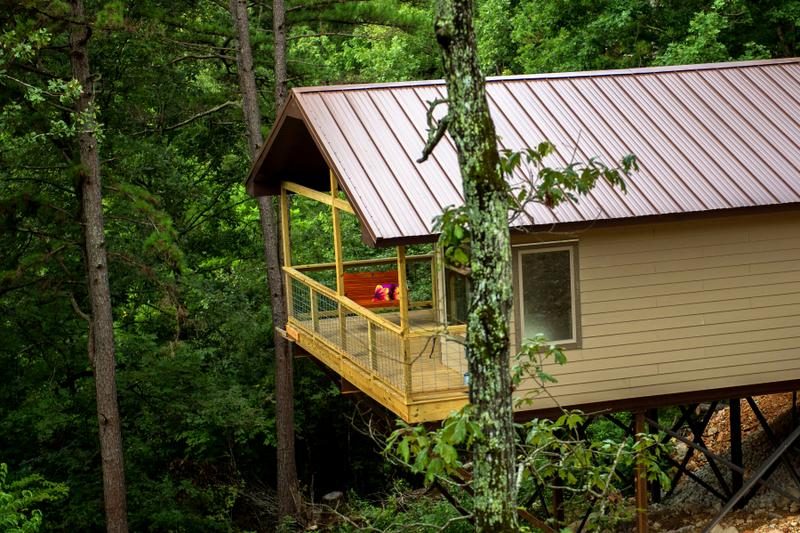 Missouri River Rose Treehouse Cabin