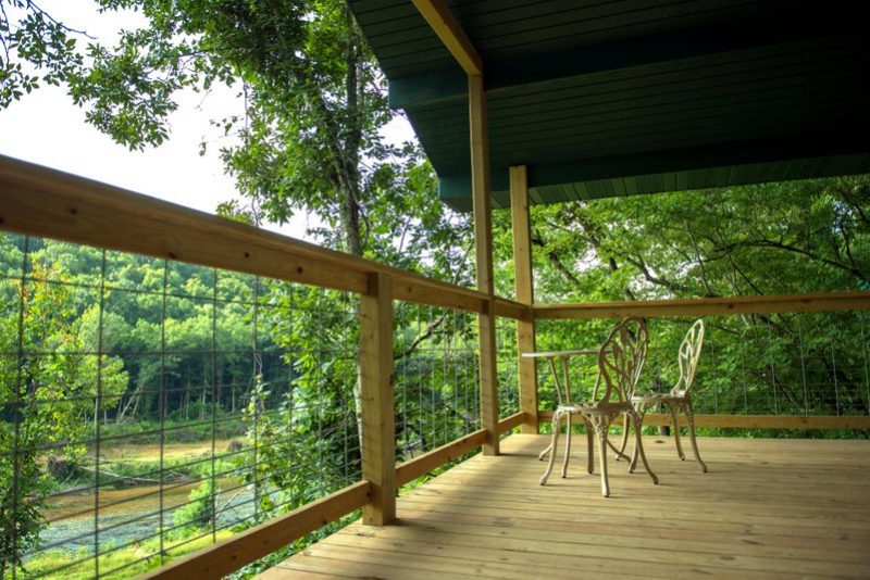 Missouri Romantic Getaway Grapevine Treehouse Cabin