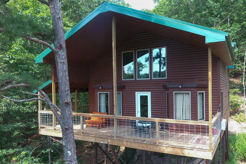 Missouri Treehouse Redbud Cabin