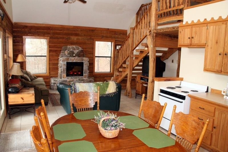 Mountain Log Lookout Missouri Treehouse Cabin