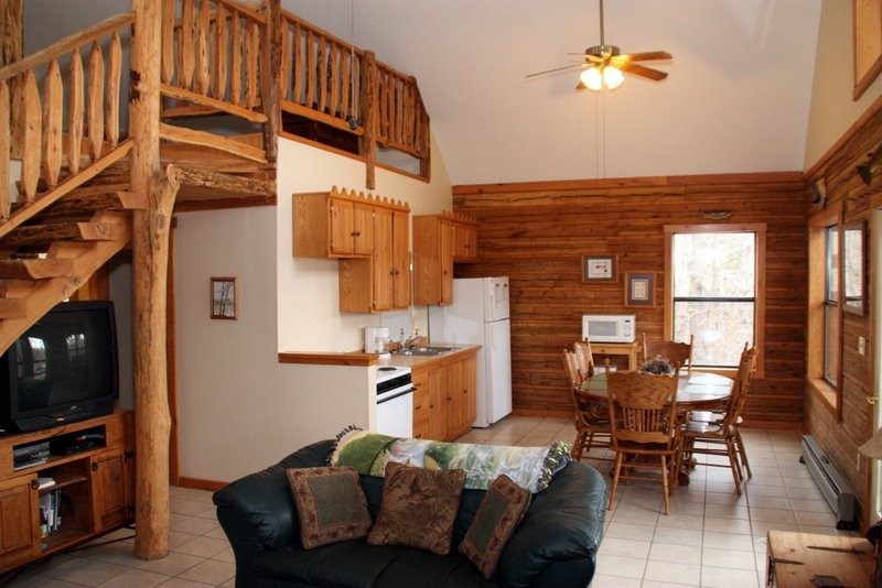 Mountain Log Lookout Missouri Treehouse Cabin