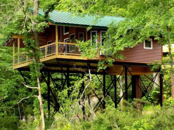 Missouri Romantic treehouse cabin