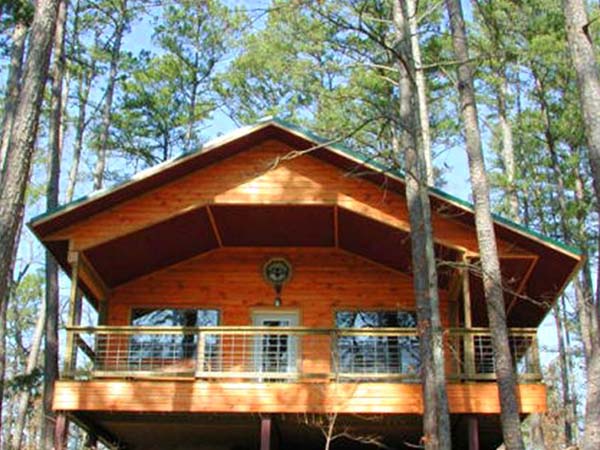 Missouri Romantic treehouse cabin