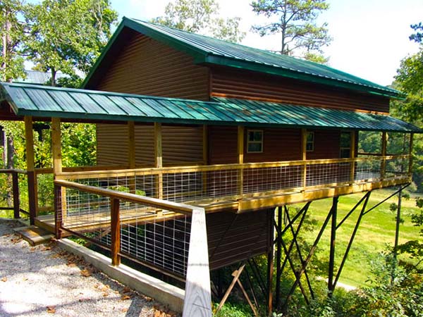 Missouri Wisteria family vacation treehouse cabin