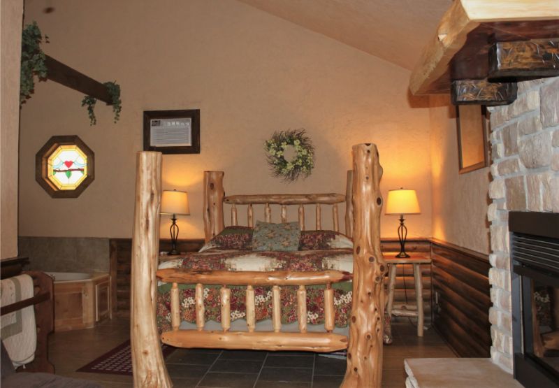 Dogwood featured image new Missouri Dogwood Treehouse cabin in the Ozarks