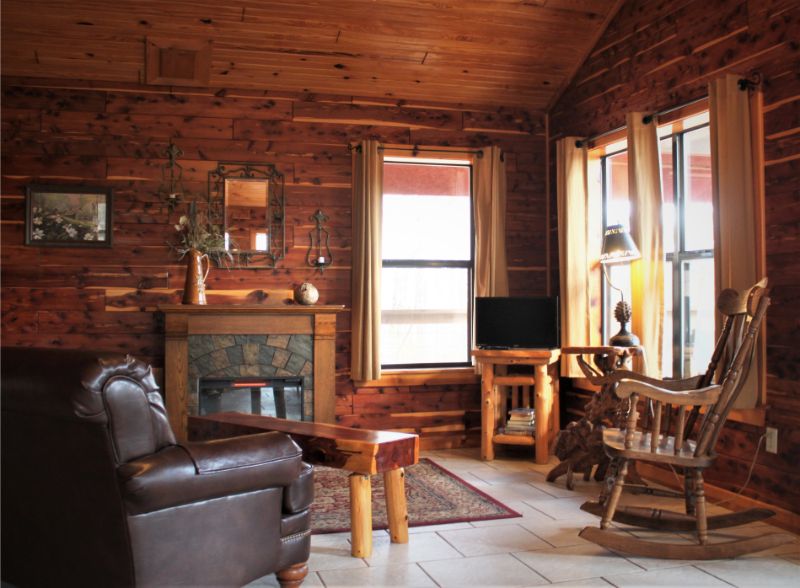 Whispering Pine feature image new Missouri River Falls Vacation in the Ozarks