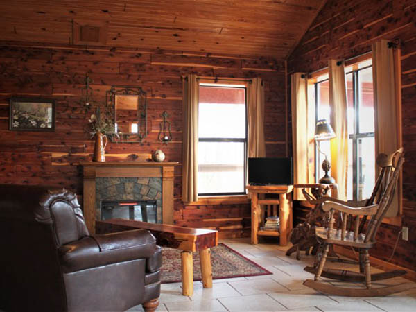 Missouri Romantic treehouse cabin