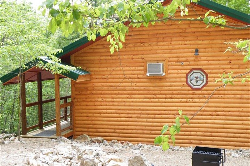 Missouri Treehouse Dogwood Cabin