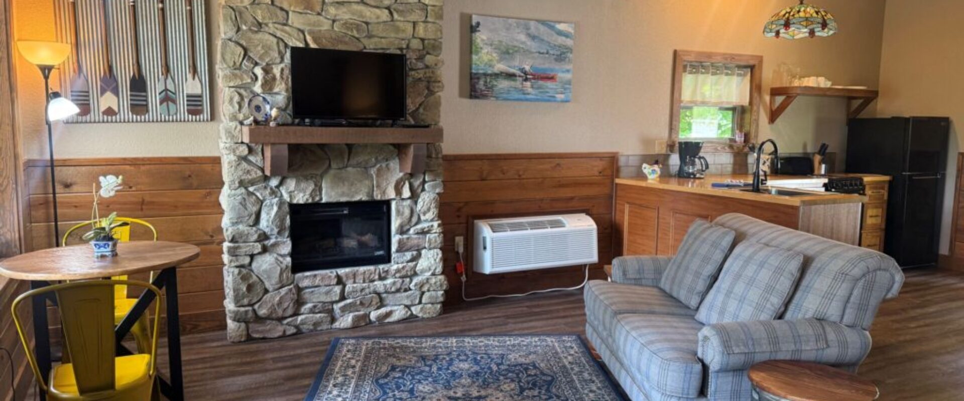 Bungalow Treehouse Cabin living room