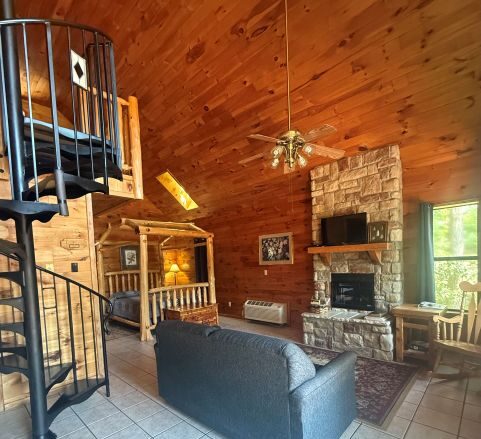 Treetop Loft Cabin main room
