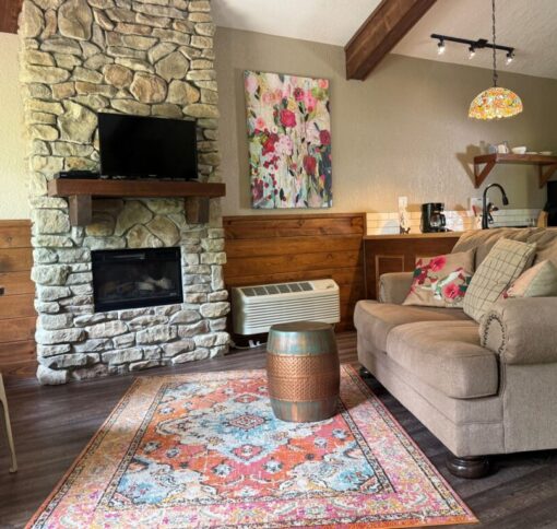 River Rose living room Missouri River Falls Vacation in the Ozarks