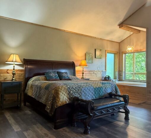 Birdsong Treehouse Cabin bed Missouri Wild Flower Romantic treehouse cabin